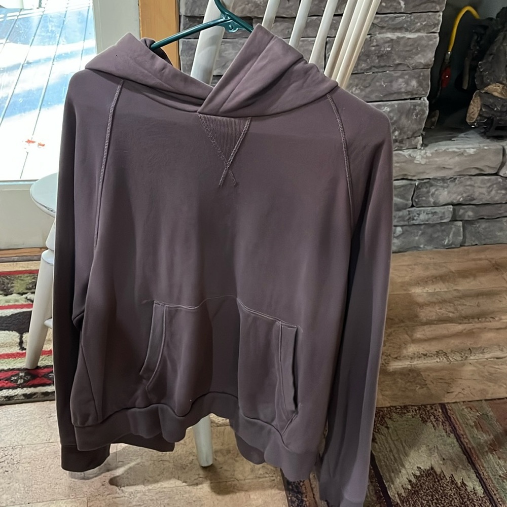 Athleta Hoodie XL
Great Condition 
Back V open